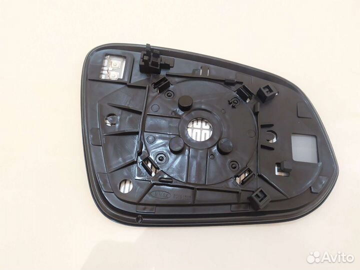 Toyota RAV4 стекло зеркала левое