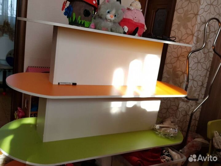 Стелажи островок полки разноцветные