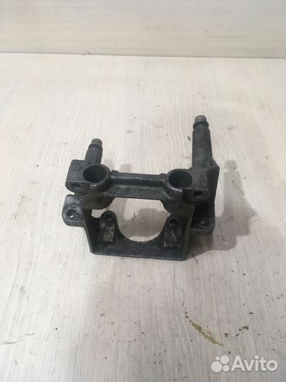 Кронштейн гидроусилителя Ауди 100 С4 2.6 ABC