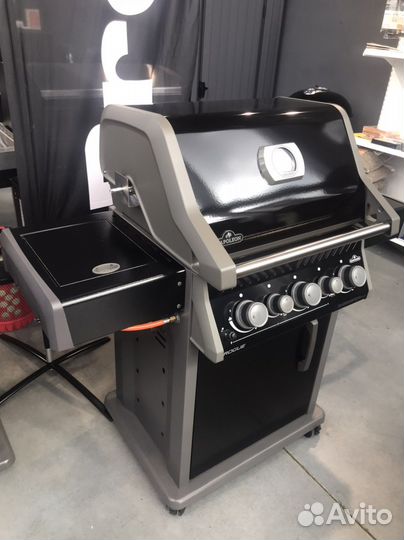 Газовый гриль Napoleon с вертелом