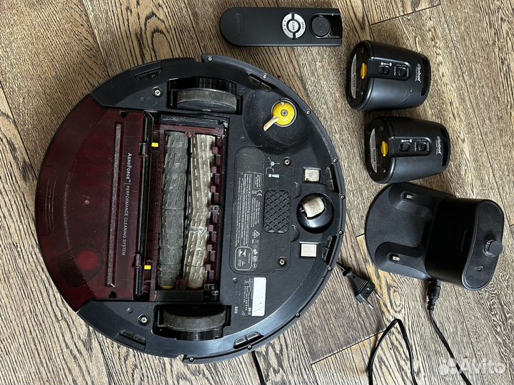 Робот пылесос iRobot Roomba 880 полный комплект