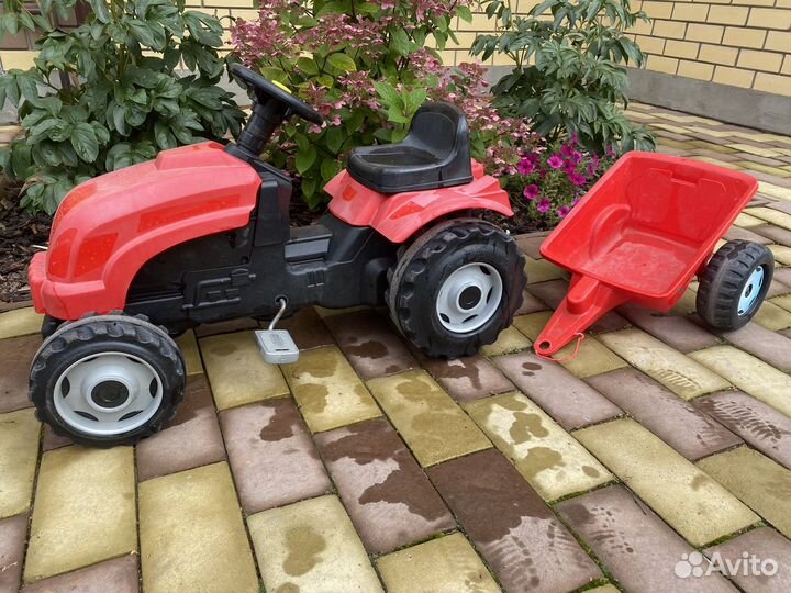 Трактор педальный с прицепом Smoby