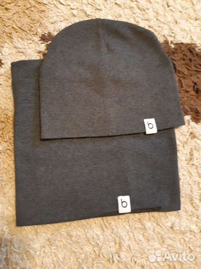 Демисезонная шапка и снуд