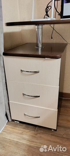 Продам компьютерный стол угловой