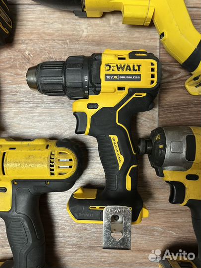 Аккумуляторный инструмент Dewalt
