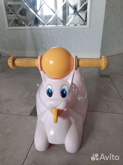 Горшок с игрушкой