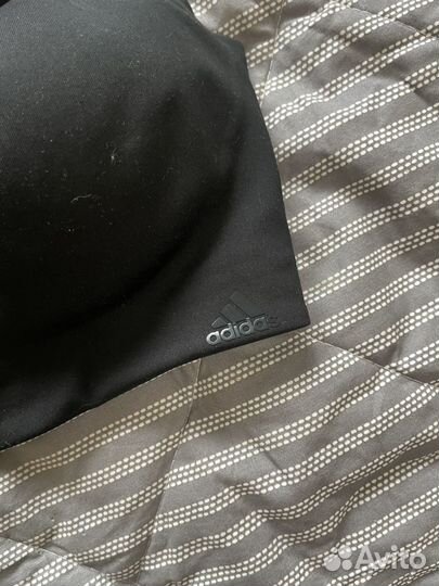 Топ спортивный adidas с чашками, 70-75b