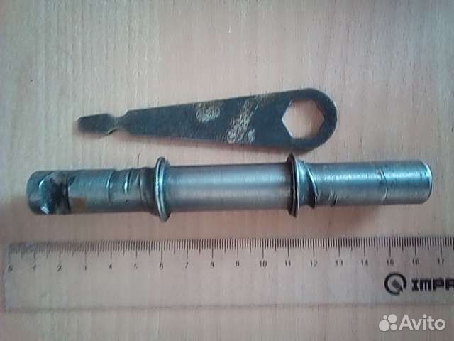 Ключ и валик для велосипеда