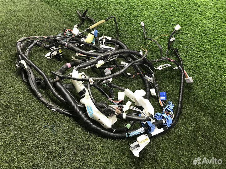 Проводка салона Toyota Voxy ZRR70 3zrfae 2010