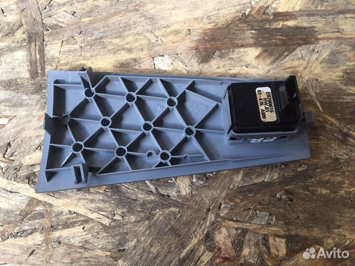 Кнопка стеклоподъемника передняя правая Bmw