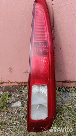 Задний фонарь правый