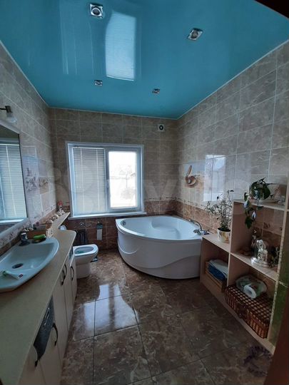 Дом 230 м² на участке 7 сот.