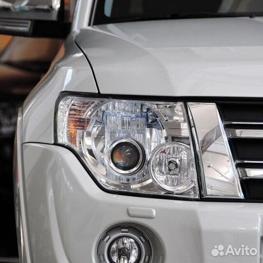 Стекла фар Mitsubishi Pajero IV 2006-2014 (пара)