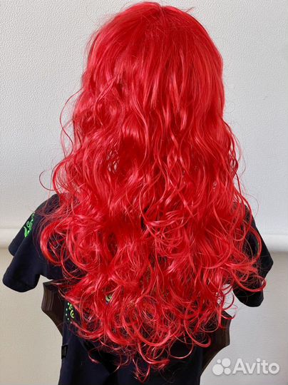 Парик кудрявый красный, малиновый розовый флюрный
