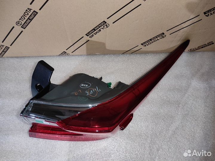 Фонарь правый Lexus RC