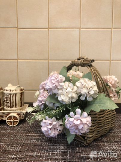 Корзина плетеная из бумажной лозы