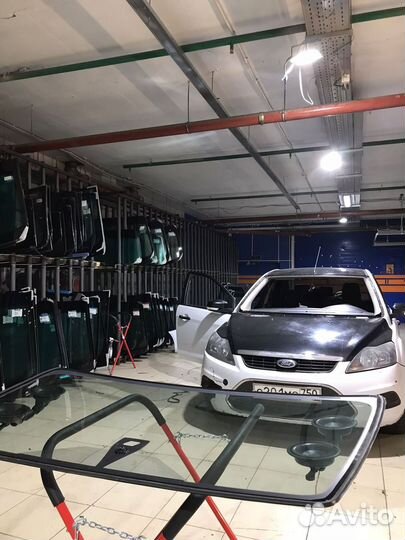 Лобовое стекло Форд Фокус. Магазин и установка