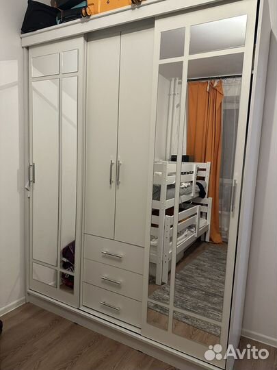 Шкаф купе с зеркалом