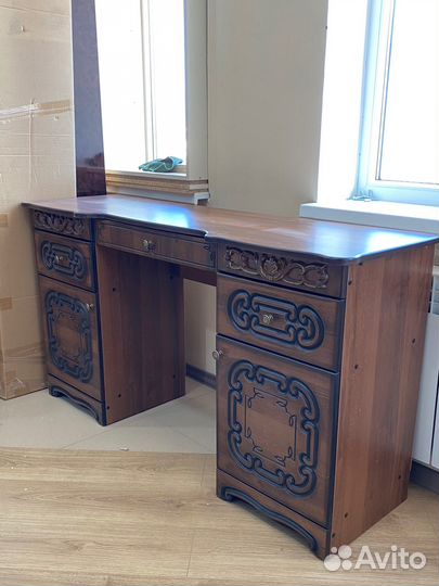 Туалетний стол витринный образец с доставкой