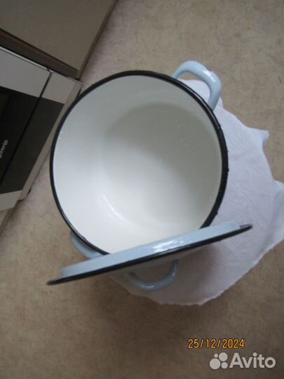 Эмалированные кастрюли и тазик