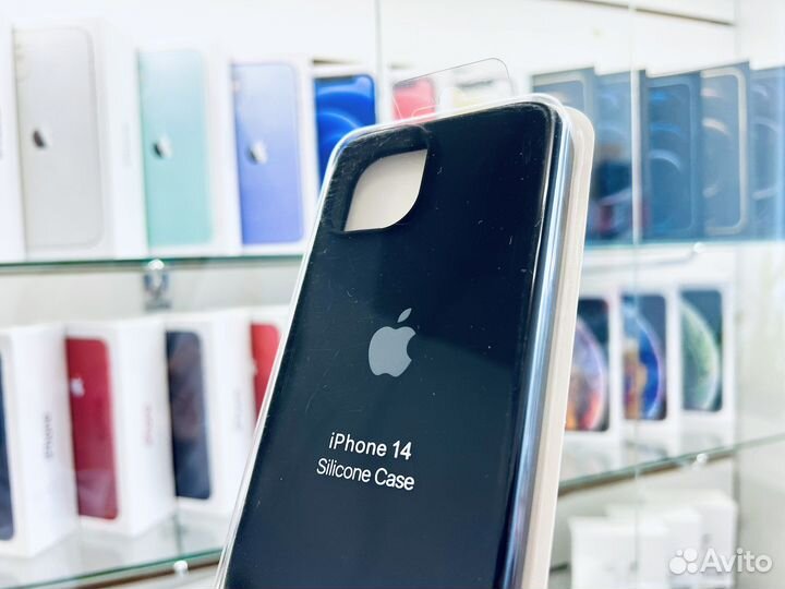 Чехол на iPhone 14, черный