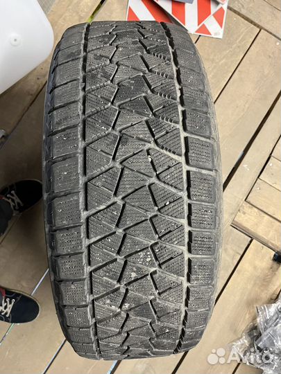 Bridgestone Blizzak DM-V2 260/65 R18 110R