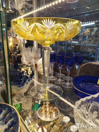 Вазы, рюмки, графин