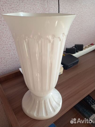 Ваза пластиковая высокая