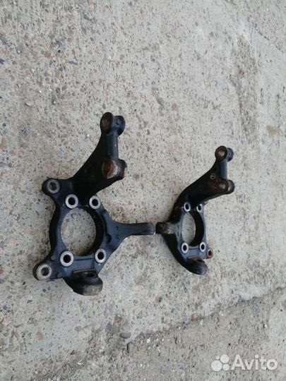 Кулак поворотный передний Corolla E180 Auris E18