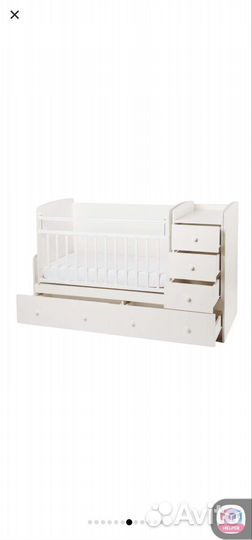 Детская кроватка и комод