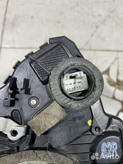 Замок двери передней правой