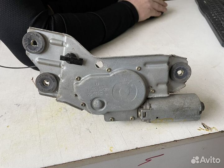 Моторчик стеклоочистителя задний Ford Focus 1