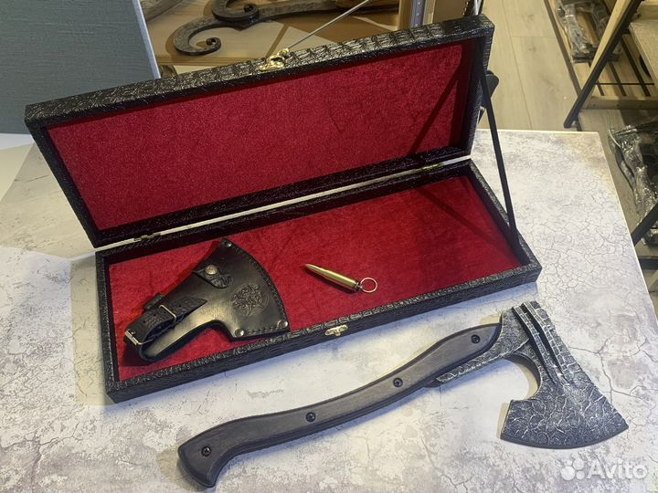 Топор на подарок в кейсе и с чехлом кожаным
