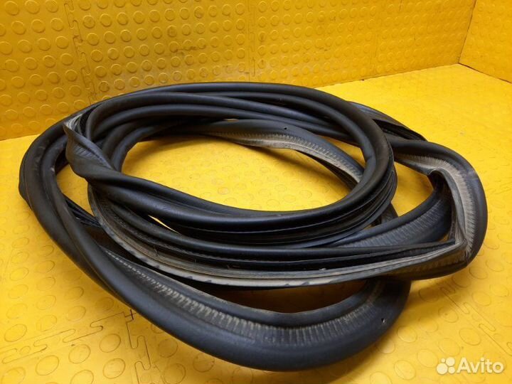 Б/У Уплотнитель крышки багажника В хорошем