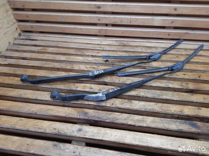 Поводок стеклоочистителя Mitsubishi Outlander CU2W