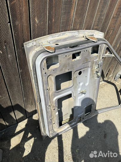 Дверь передняя правая газ 31105