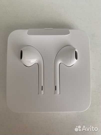 Наушники Apple EarPods with Lightning Connector