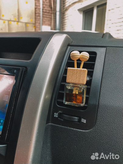 Автопарфюм с креплением на дефлектор