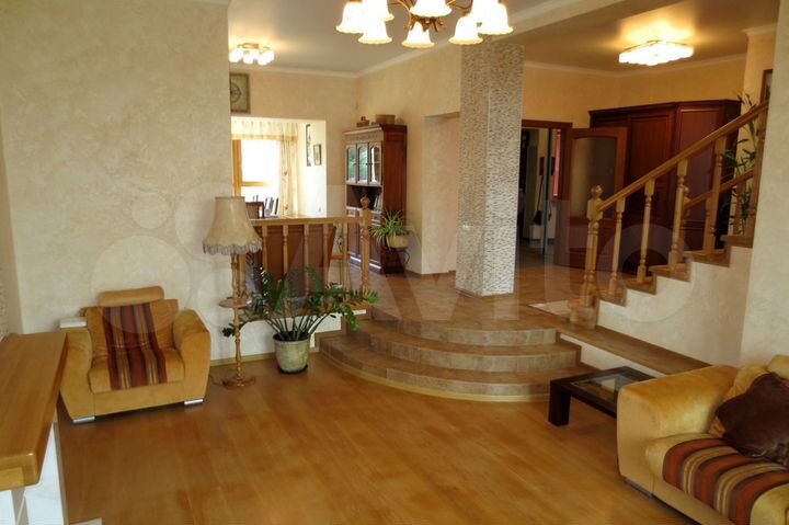 Дом 350 м² на участке 15 сот.