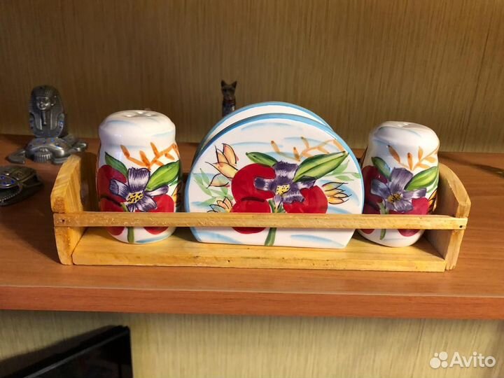 Салфетница и 2 перечницы