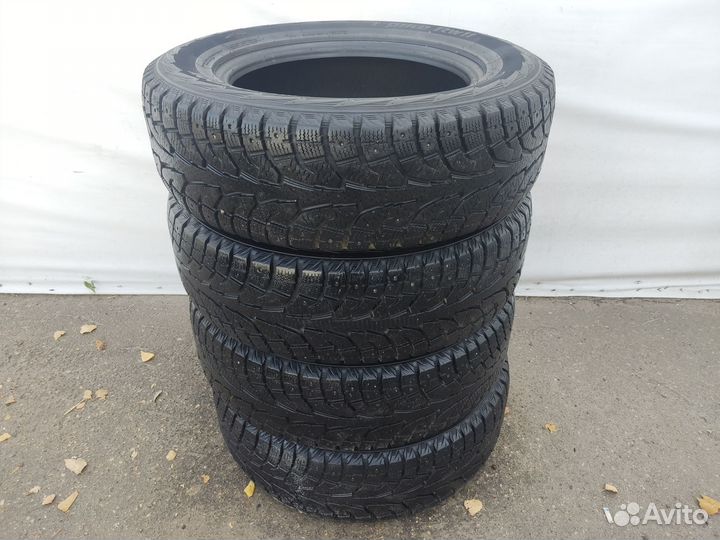 Hankook Winter I'Pike 215/65 R16