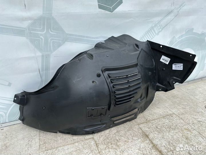 Подкрылок передний правый передняя часть Mercedes