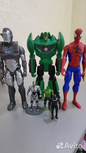 Человек паук,железный человек, робот