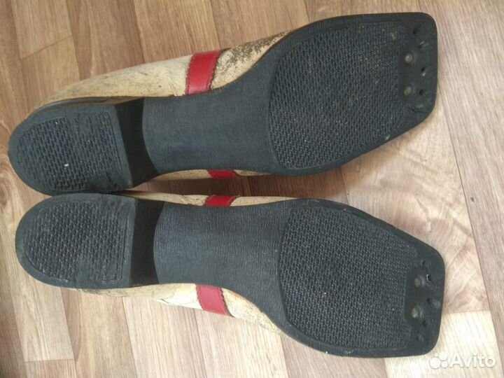 Лыжи, палки, ботинки