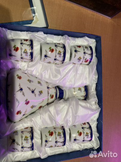 Штоф и 6 стопок (фарфор)