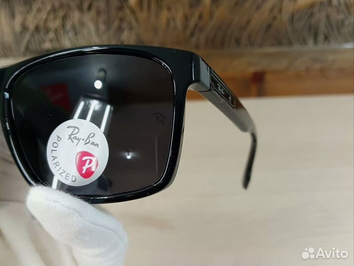 Солнцезащитные очки Ray-Ban