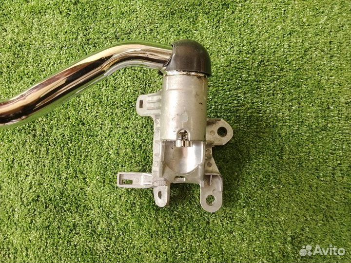 Кронштейн зеркала правый Toyota Dyna XZU302 2002