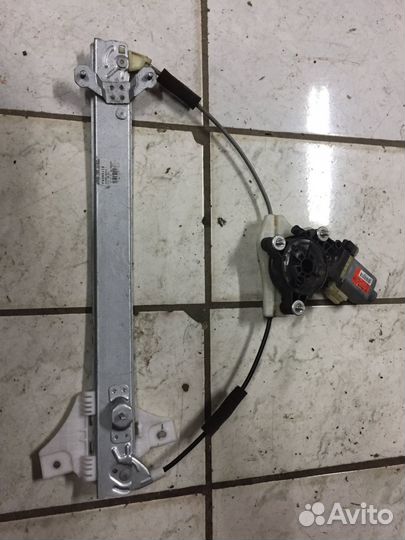 Стеклоподъёмник задний правый Hyundai Solaris 2