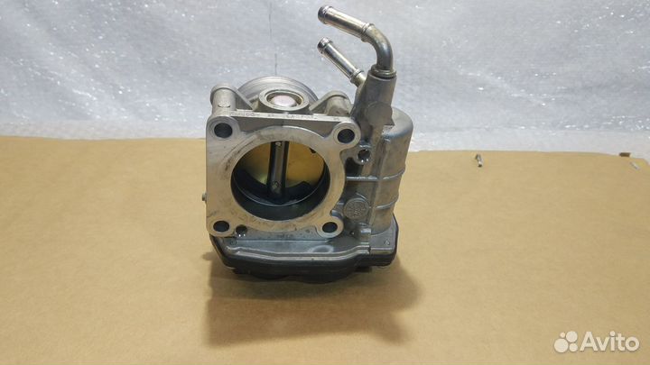 Дросельная заслонка Nissan Sera 52601