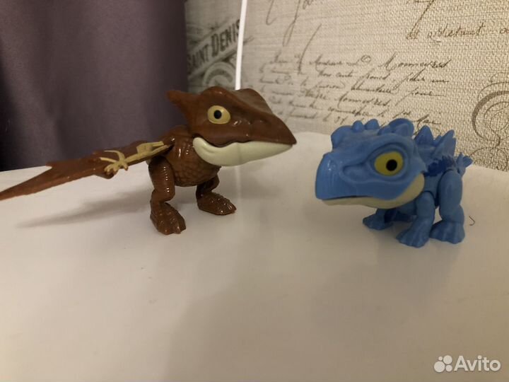Фигурки динозавров